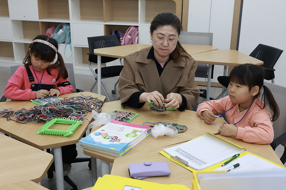 キム・ヨンファン知事、セッピョル小学校1年生の子供たちとヌルボム教室に参加 이미지2