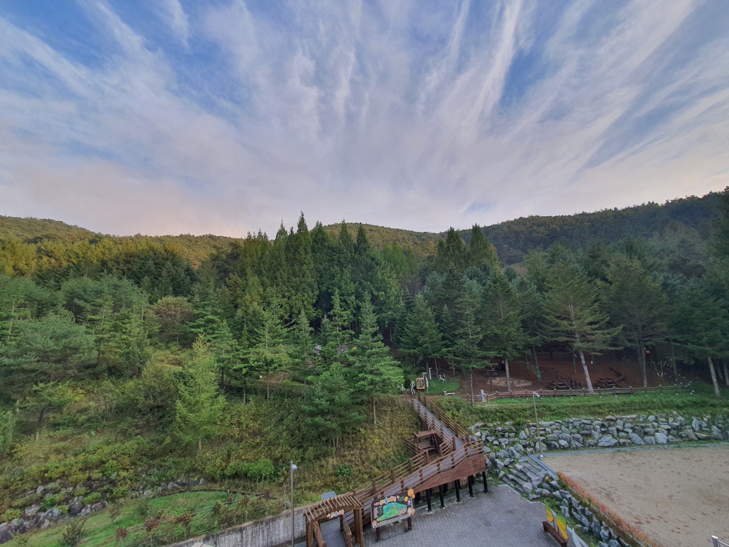 끝자락에서 "시작"에 인사합니다. 이미지3