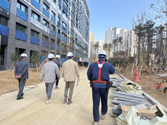 충북경제자유구역청, 해빙기 대비 건설현장 안전점검 실시 이미지2