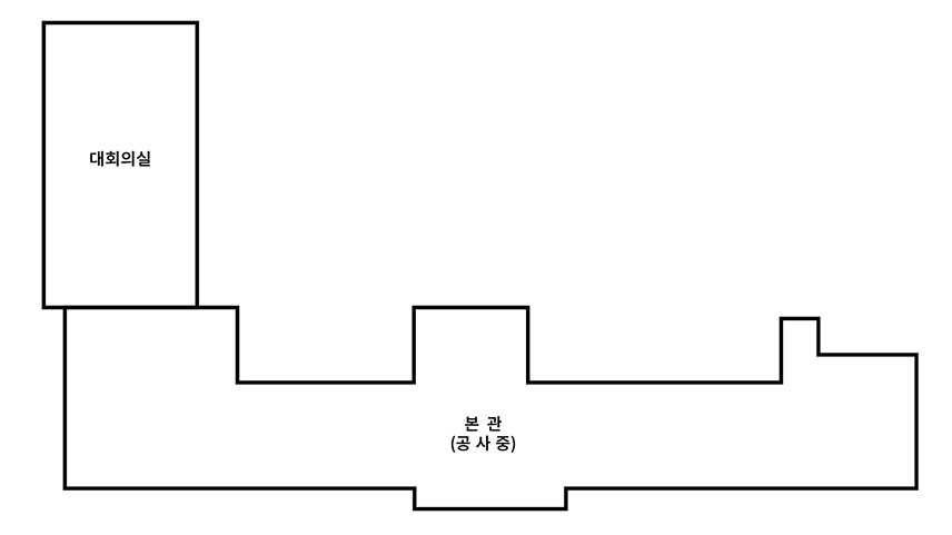 1층에는 건물 좌측을 기준으로 대회의실, 인사혁신과장, 계단, 화장실, 안내실, 계단, 화장실, 계단, CCTV, 인권센터, 이북5도사무소, 장애인복지과, 행정국장, 공유회의실, 기획관리실장, 숙직실, 행정운영과장, 행정운영과, 인사담당실, 인사혁신과가 있습니다.